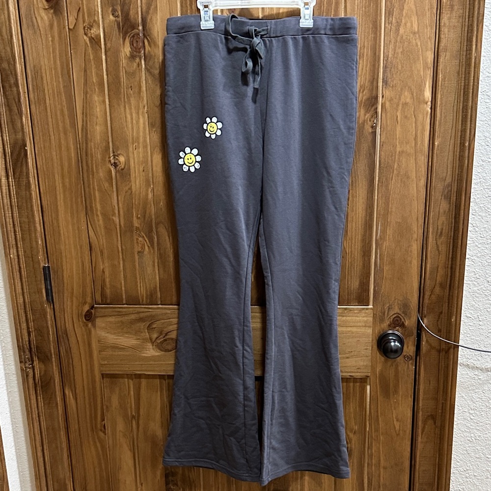 Gray pant with Floral Design